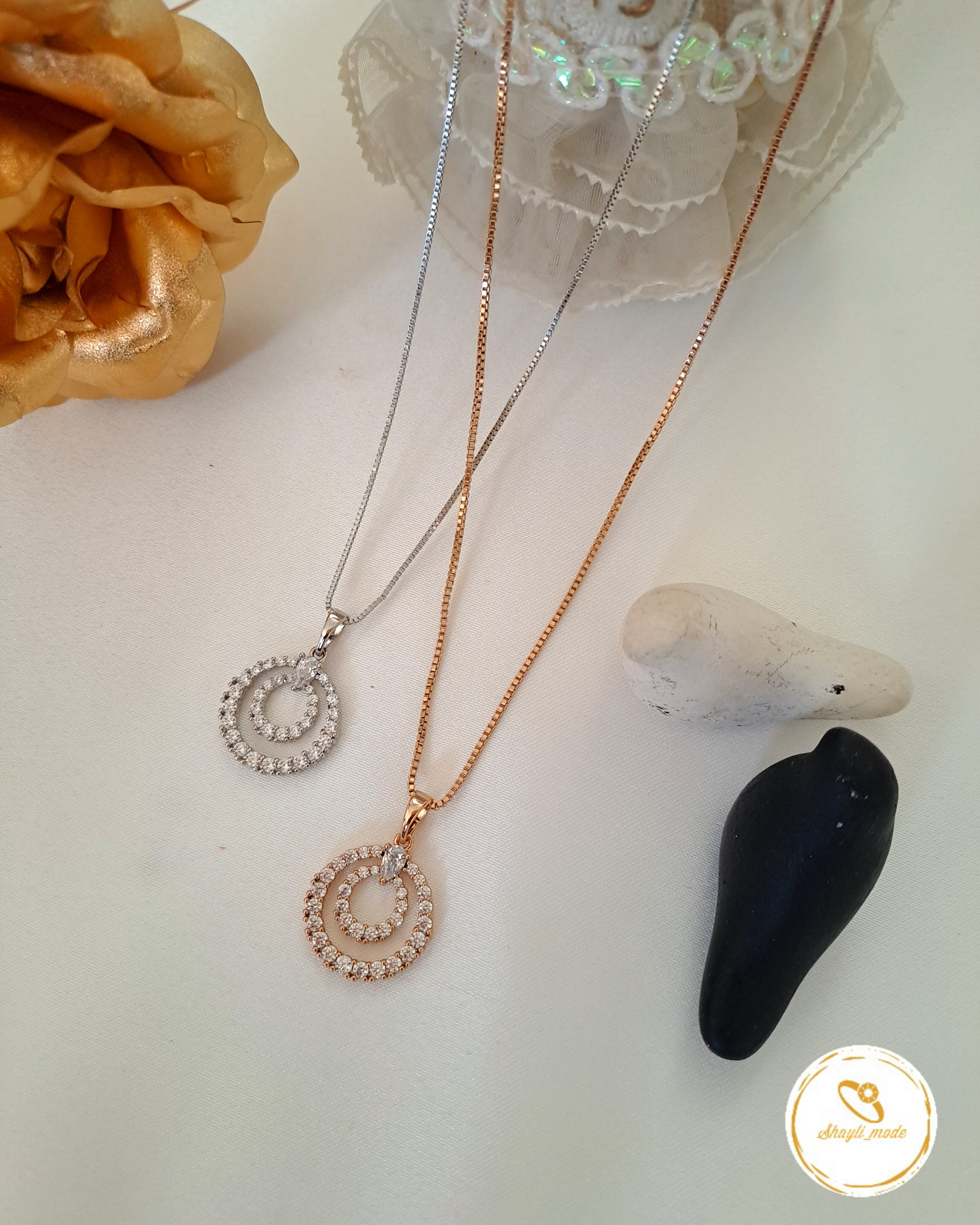 گردنبند دایره ای دور نگین